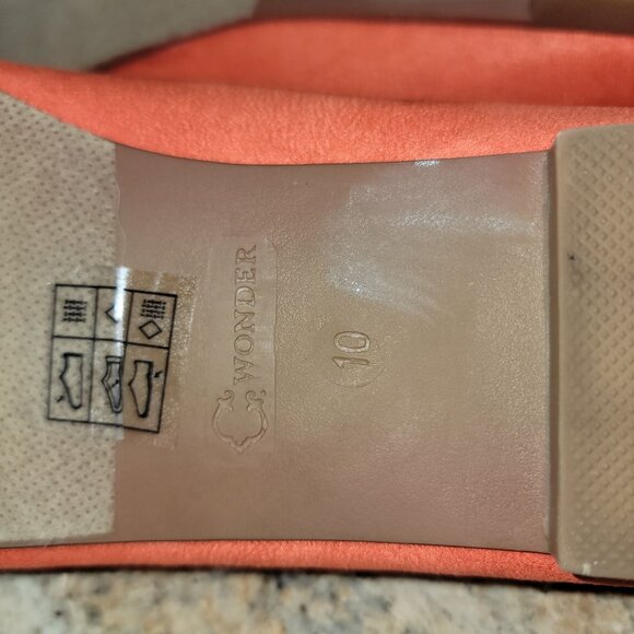 Giraffe Embroidered Orange Suede Flats Womens Size 10 Animal Print Slip-On Shoes - Picture 9 of 9